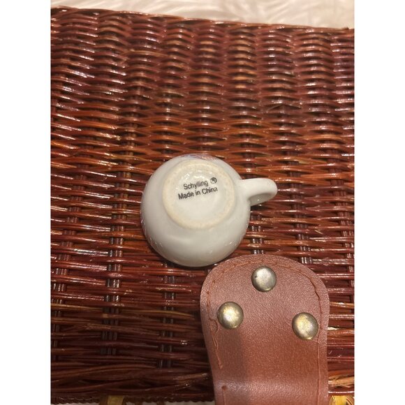 Raggedy Ann Childrens Miniature Porcelain Tea Set Wicker Picnic Basket Schylling - Picture 11 of 11